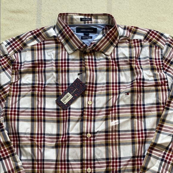 Tommy Hilfiger Classic Fit Red and White Plaid Men's Plaid Shirt Size Large - Picture 2 of 12